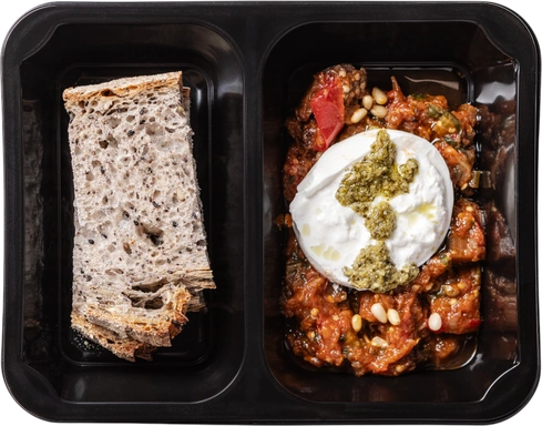 Caponata s burratou a kvaskovým chlebem