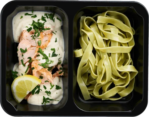 Tagliatelle s lososem ve smetanové omáčce s parmazánem