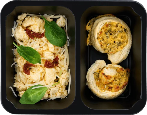 Míchaná vajíčka se sušenými rajčaty, pečené sýrové šneky