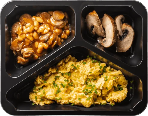 Anglická snídaně s hovězími klobáskami, portobello a fazolemi