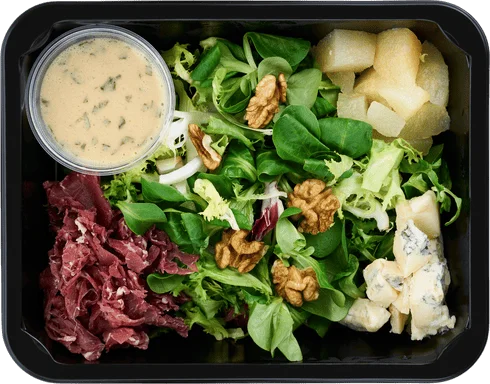 Salát s bresaolou, hruškou a modrým sýrem