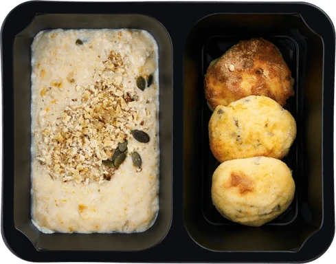 Ovesná kaše s vlašskými ořechy a tvarohové syrníky