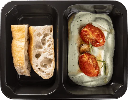 Bylinková pomazánka s ricottou a pečenými rajčátky, focaccia