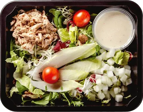 Salát s krůtím sous vide, čekankou, cherry rajčatami a jablkem, dresink s mákem