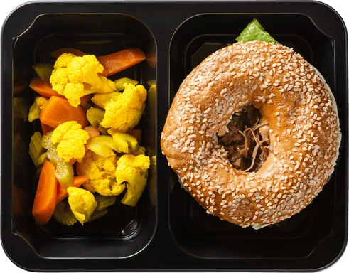 Bagel s trhaným hovězím masem, chimichuri a mexickou zeleninou