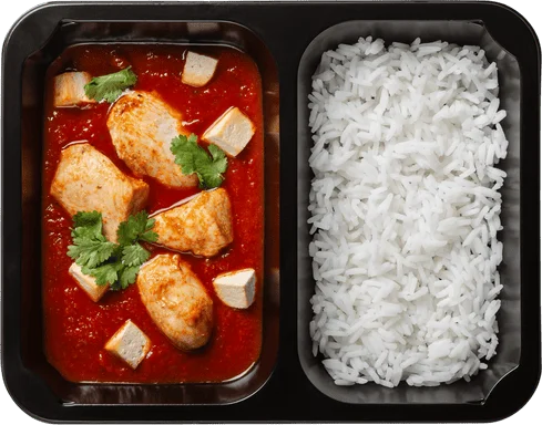 Asijská rajčatová omáčka s kuřecím masem, tofu a rýží