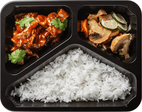 Bibimbap s hovězím masem, smaženou zeleninou a rýží