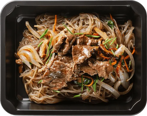 Nudle japchae s hovězím masem, shiitake a zeleninou