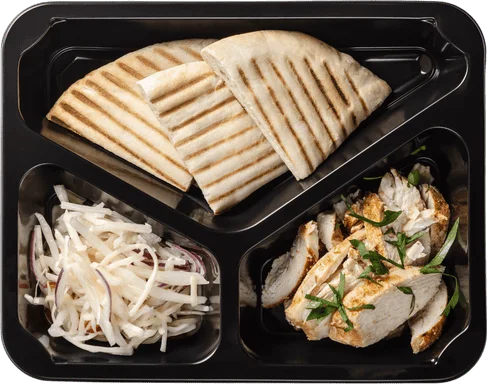 Kuřecí gyros se salátem a pita chlebem