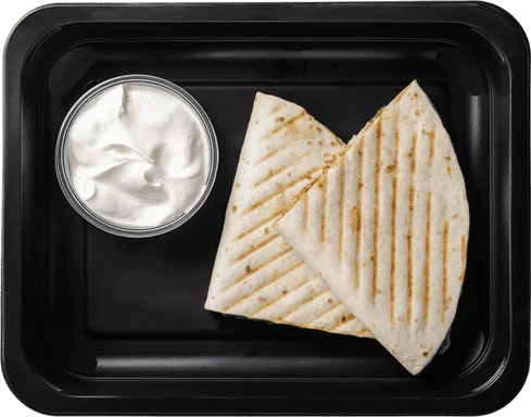 Quesadilla s kuřecím masem al pastor, ananasem a nakládaným kaktusem